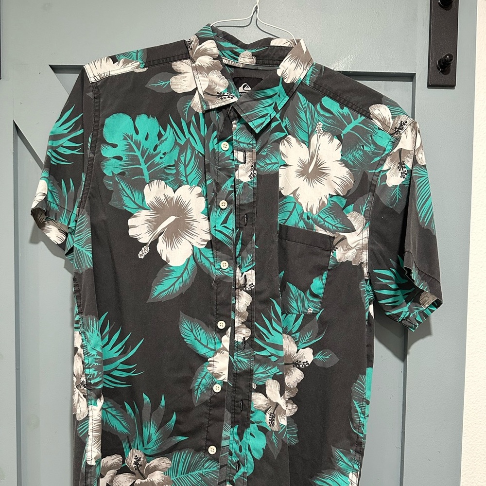Quicksilver short sleeve floral button up